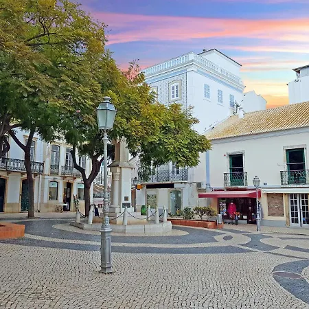 B63 - Corner Street Historic Center In Lagos