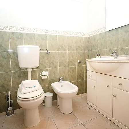 B63 - Corner Street Historic Center In Apartment *